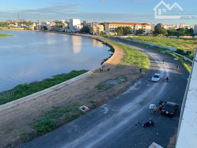 Bán nhà 2 mặt tiền View sông Vàm Thuật, phường 6, Gò Vấp. DT đất 40m, 4.7x8m, nở hậu, 3tần - 1
