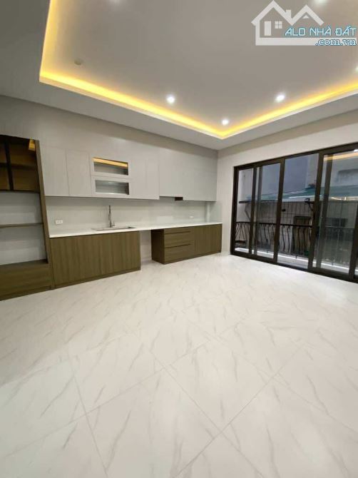 VƯƠNG THỪA VŨ - PHÂN LÔ - Ô TÔ ĐỖ CỬA - VÀO NHÀ- 6 TẦNG THANG MÁY - SẴN Ở NGAY - 50M2 X 6T - 1