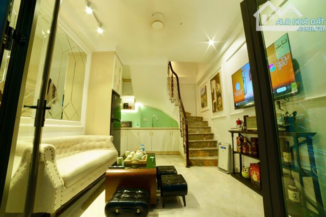 CỰC HIẾM VỚI PHÂN KHÚC 5 TỶ - NHÀ CỰC ĐẸP PHỐ THÁI HÀ 18M2 - 5 TẦNG - 3.3M MẶT TIỀN !!! - 1