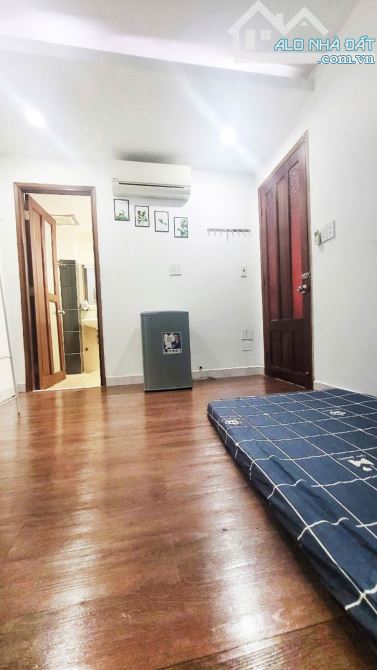 Quận 3, Nguyễn Thị Minh Khai, HXH, 27m2 giá 5.9T - 1