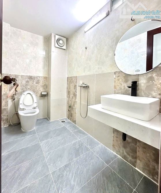 Cộng Hoà P13 Tân Bình ngay nhà ga T3 hẻm thông 6m 3 tầng 84m2 ( 4.2 x 20 ) còn 13.9 tỷ. - 1