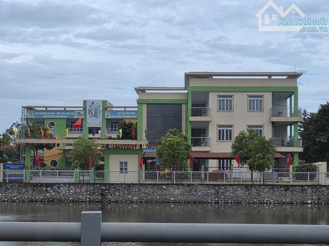 Bán Gấp Nhà Đẹp Văn Đức_300m- MT12m  sẵn nhà 3 Tầng ở và Đầu Tư Cực Tốt - 1