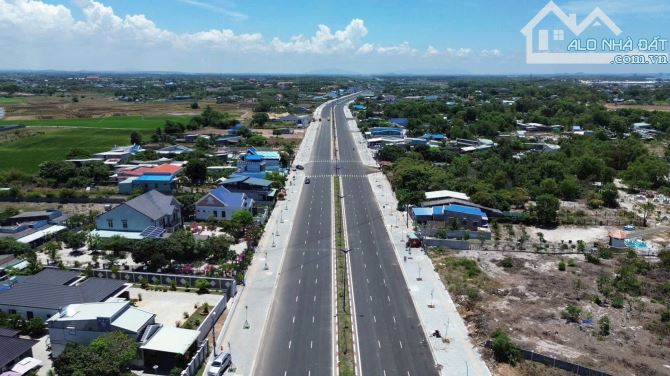 ĐẤT BIỂN LỘC AN- ĐẤT ĐỎ - BRVT  - TRỤC CHÍNH VỈA HÈ, ngay hông trường học, chợ; - 1