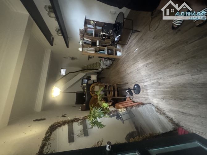 Cần bán gấp nhà phố Nguyễn Trãi 50m² x 3 tầng, giá chỉ 7 tỷ - 1