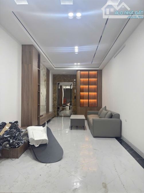 🏡TRUNG TÂM CẦU GIẤY.GIÁ 10.2 TỶ , 38 M2 MT3.5 ♥️6 TẦNG THANG MÁY NHÀ XÂY MỚI  KÍNH KOONG- - 1