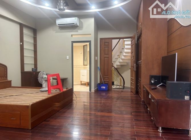 NGỘP BANK. MẶT TIỀN ĐS 28 KHU TÊN LỬA.BÌNH TÂN. 4 TẦNG.DT:5×20 CỰC ĐẸP & SANG TRỌNG. - 1