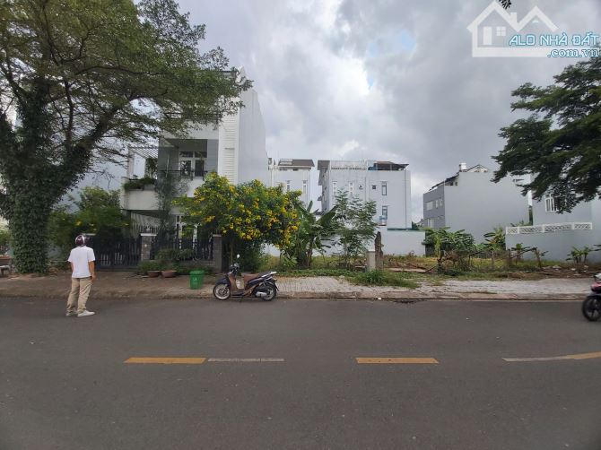 Bán đất mặt đường Nguyễn Đình Thi đối diện công viên Gia Hòa Quận 9 (140m2) 130 tr/m2 - 1