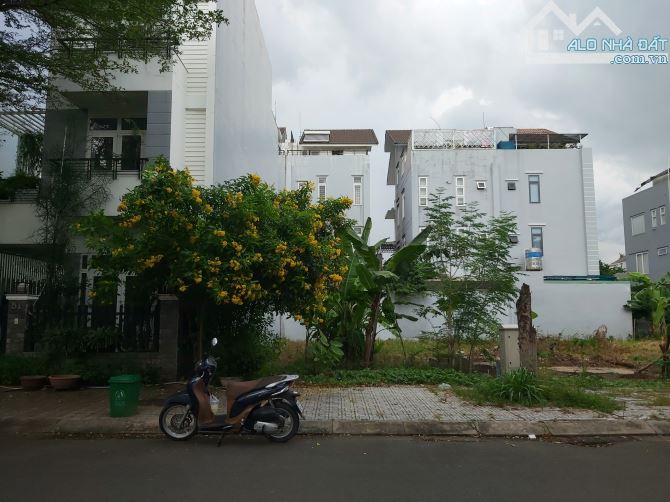 Bán đất mặt đường Nguyễn Đình Thi đối diện công viên Gia Hòa Quận 9 (140m2) 130 tr/m2 - 1