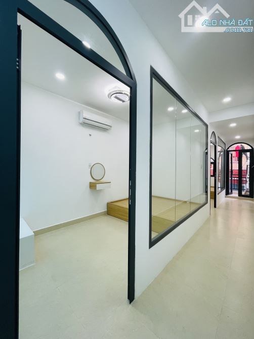 Bán nhà khu phân lô Quận 1- 30m2- Trệt Lầu Mới- Sổ hồng riêng hoàn công đủ- 4 tỷ x - 1
