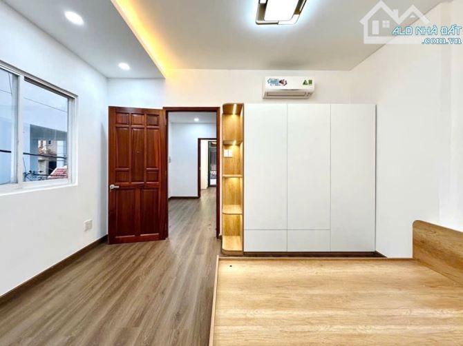 SIÊU PHẨM 3 MẶT NGUYỄN ĐÌNH CHÍNH P11 PHÚ NHUẬN 4 TẦNG 60 M2 - 12