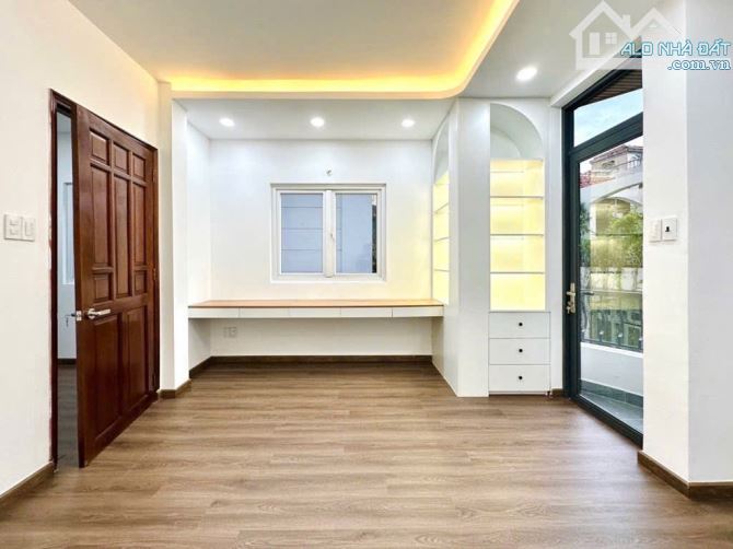SIÊU PHẨM 3 MẶT NGUYỄN ĐÌNH CHÍNH P11 PHÚ NHUẬN 4 TẦNG 60 M2 - 17