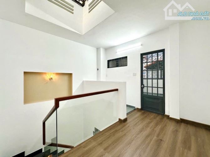 SIÊU PHẨM 3 MẶT NGUYỄN ĐÌNH CHÍNH P11 PHÚ NHUẬN 4 TẦNG 60 M2 - 21