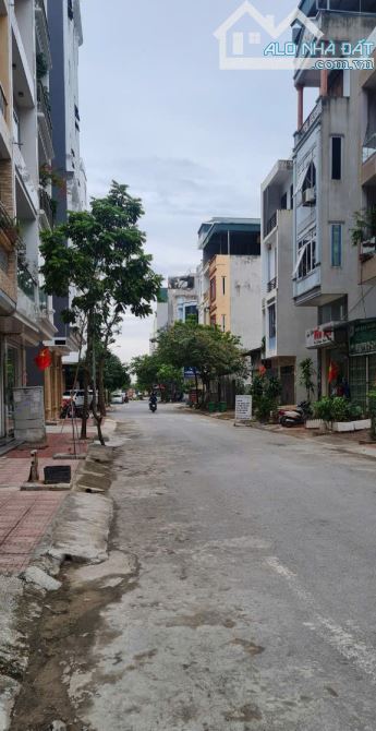 BÁN NHANH 04 MẢNH ĐẤT KHU PHÂN LÔ KD ĐỈNH, NGAY MẶT PHỐ HOÀNG CÔNG CENCO5 - KĐT XA LA HN. - 1