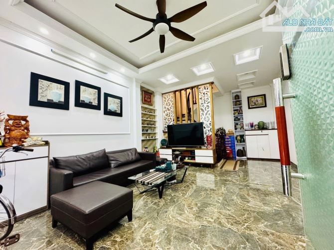 VƯƠNG THỪA VŨ- HƠN 19 TỶ- 51m2- THANG MÁY- 2 THOÁNG- GARA Ô TÔ - 2