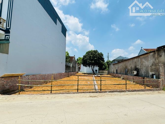 ✨ BÁN GẤP LÔ ĐẤT VÀNG – GIÁ TỐT KHÓ TÌM ✨ 📍 Vị trí: Lô đất hơn 60m², cách tuyến Metro chỉ - 2
