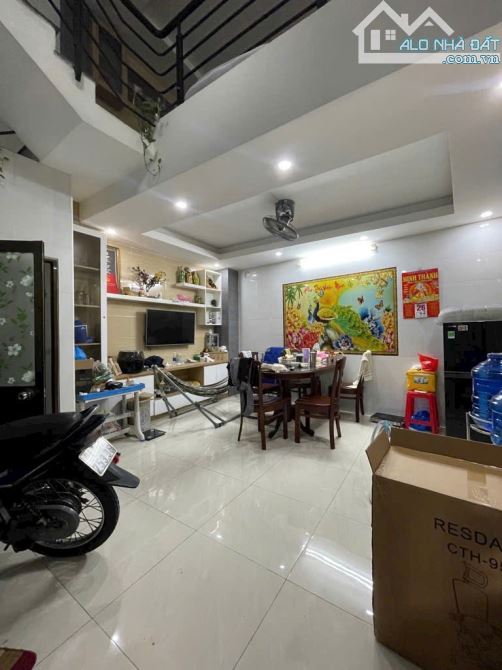 Nhà đẹp Lê Đức Thọ - 5 tầng - xe hơi tới cửa -sát mặt tiền -chỉ hơn 5 tỷ - 2