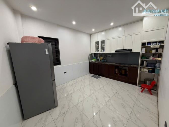 Bán nhà Chùa Láng 52m², 5T, MT 4.3m, lô góc, ôtô, gần hồ – 18.4 tỷ - 2