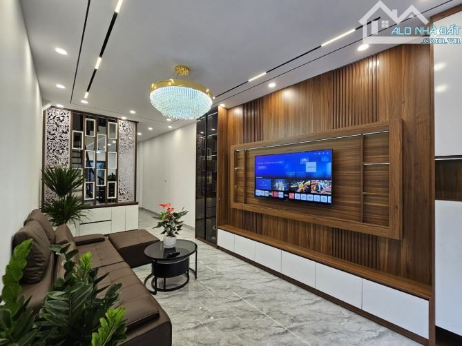 Bán nhà Sài Đồng, chỉ 10m ra mặt phố, dt 50m2 nhà 5 tầng mới toanh, vị trí hiếm - 2
