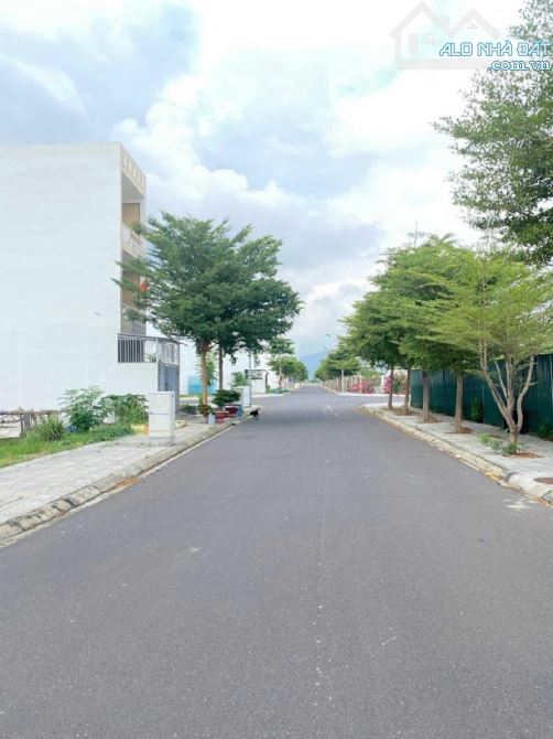 BÁN ĐẤT THỊ TRẤN LT ĐƯỜNG QL51, LÀNG ĐẠI HỌC LONG THÀNH, DIỆN TÍCH 450m2, GIÁ 3 TỶ650, SHR - 1