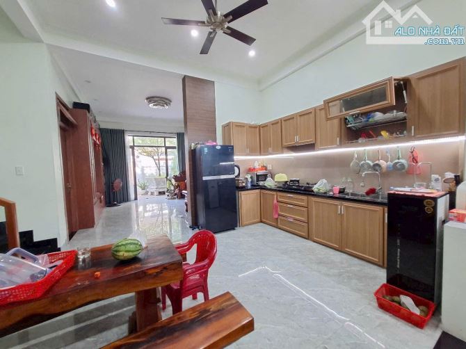 NHÀ KIỆT HÀN MẶT TỬ DIỆN TÍCH 97M2 NGANG 6,7M - 2