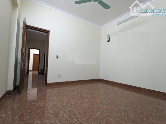 Cho thuê nhà ngõ 4 phố Nghĩa Đô, Diện tích 70m2 x 4 tầng mỗi tầng 2 phòng 1 wc có điều hòa - 2