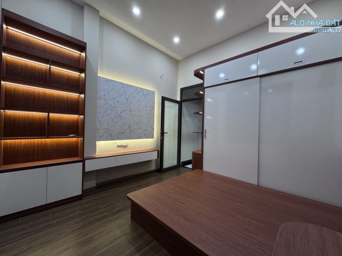 Bán nhà Khương Trung ô tô đỗ cổng sát hồ điều hòa nhà đẹp vuông vắn full nội thất 39m 2 th - 2