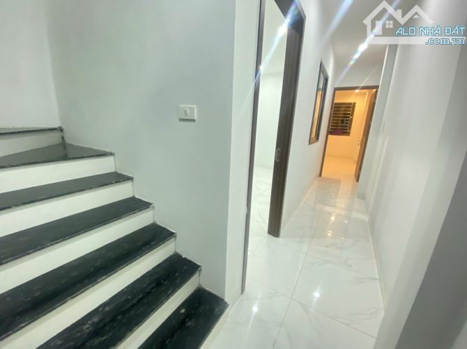 Đông Thắng ngõ oto - nhà 5 tầng - chưa đến 9 tỷ - 2