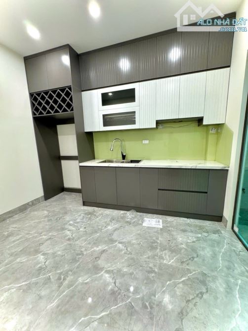 Bán nhà Tân Mai , ngõ ô tô , ô tô vào nhà , thang máy , kinh doanh . DT 55m x 5T x 16,8 Tỷ - 2