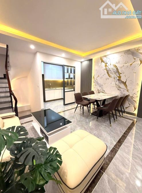 SIÊU PHẨM CẦU GIẤY-CHỈ NHỈNH 8 TỶ-Ô TÔ LÙI CỬA-GẦN MẶT PHỐ-NHÀ DÂN XÂY MỚI-FULL NỘI THẤT - 2