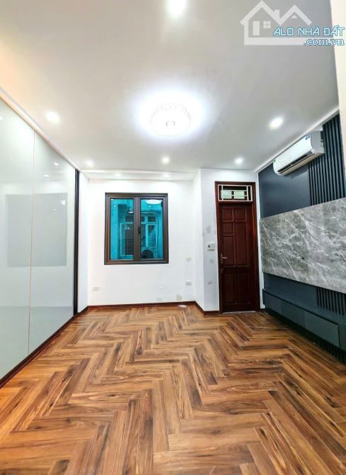 NHÀ HIẾM CẦU GIẤY-GÍA NHỈNH 7 TỶ-TRƯỚC NHÀ Ô TÔ TRÁNH XE MÁY-NGÕ THOÁNG-NHÀ LÔ GÓC-SỔ ĐẸP - 2