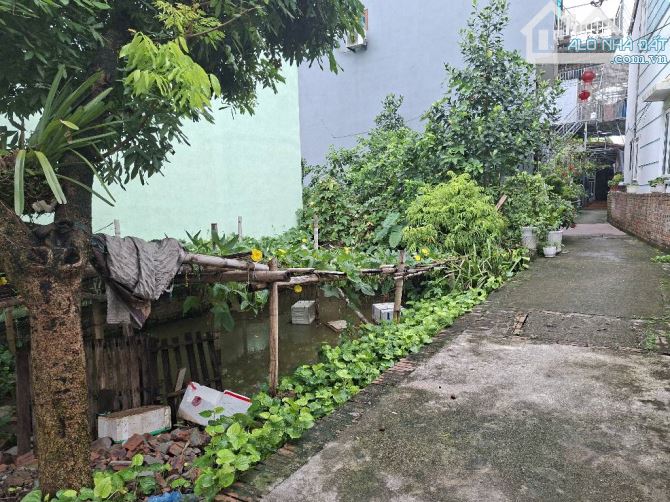 BÁT KHỐI .BÁN ĐẤT LÔ GÓC SIÊU HIẾM . Ô TÔ TRÁNH. 70 M. - 2