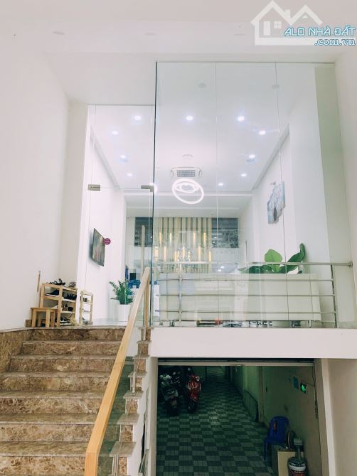 VIP - TOÀ NHÀ 326 NGUYỄN THỊ MINH KHAI, Q3 - 1000M2 - 1 HẦM 7 TẦNG - THANG MÁY - 2