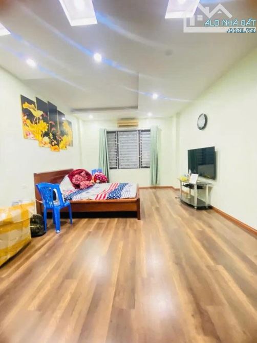 Nhà đẹp, đường thông thoáng, đủ tiện ích, chỉ 8,2 tỷ, ở Pháo Đài Láng - 2