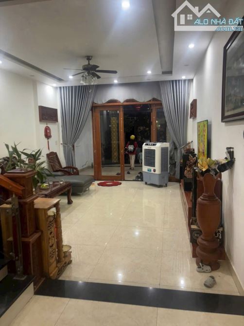 MẶT TIỀN MẸ THỨ - NHỈNH 6 tỷ - GIÁ SẬP HẦM - 2