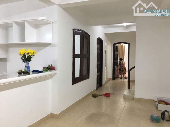 Cần bán nhanh biệt thự đường Nguyễn Văn Trổi, quận Phú Nhuận, hẻm gần đường Trần Huy Liệu - 2