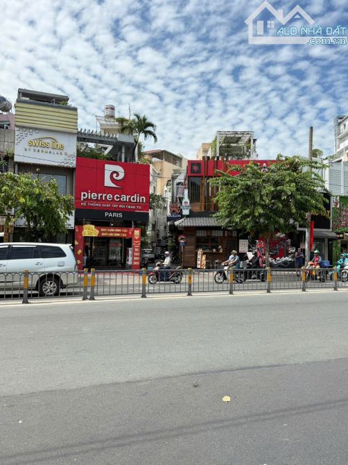 Siêu Rẻ - Siêu Hiếm - Góc 2 Mặt tiền CMT8, P. Bến Thành, Q.1 - DT: 8,5m x 17m - Giá: 85 Tỷ - 2