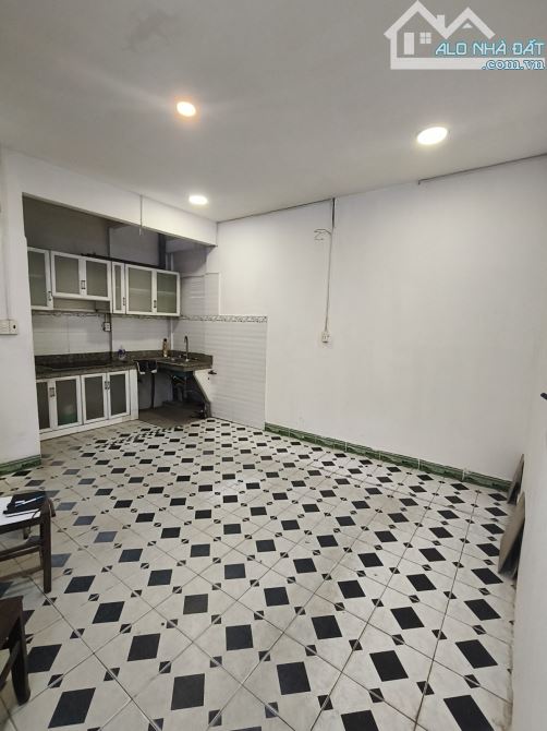 MẶT TIỀN NGUYỄN PHÚC NGUYÊN QUẬN 3 NHÀ C4 NGANG ĐẸP 4.8M VUÔNG A4 TIỆN XÂY MỚI CHỈ 14.9TỶ - 2