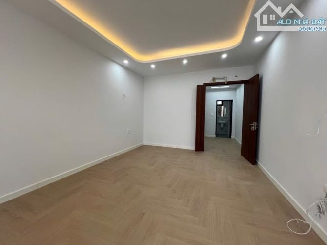 Bán nhà Trần Cung, 10m ô tô, sát phố, nội thất xịn sò, 38m2, 8.7 tỷ. - 2