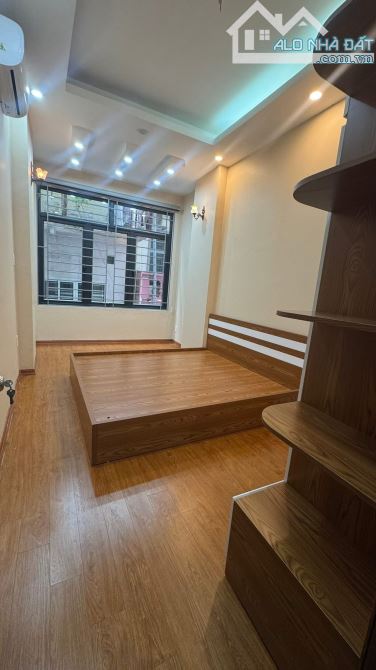 Chính chủ gửi bán Căn nhà Lệnh Cư - DT:33m2 - 4N - Dân xây chắc chắn - Ở Ngay. - 2
