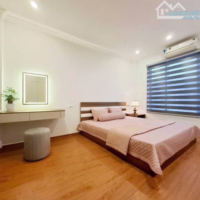 DUY NHẤT TẠI PHƯỜNG LB - 5 TẦNG - 3 NGỦ - Ô TÔ TRÁNH + BÃI Ô TÔ CÁCH 50M - 5 TỶ CÓ FIX - 2