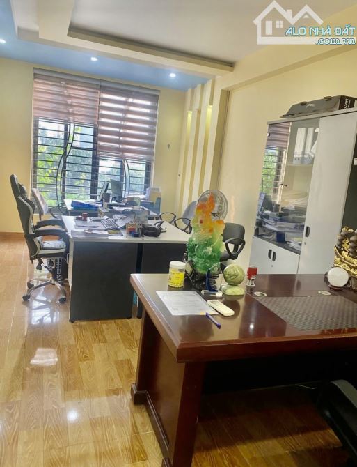 bán gấp căn nhà 60m2 Zá rẻ tại lô 17 Lê Hồng Phong_ thuộc mặt phố tây trung hành - 2