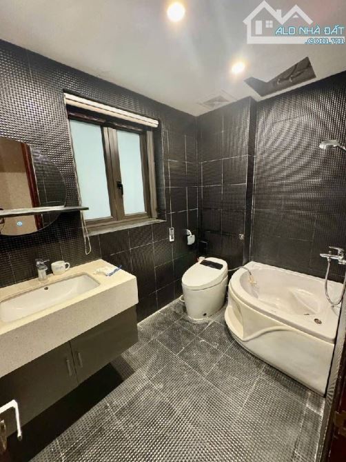 Bán nhà Phạm Văn Đồng, 40m- 4 tầng, dân xây ở sướng, tặng nội thất, lô góc, sát ô tô - 2