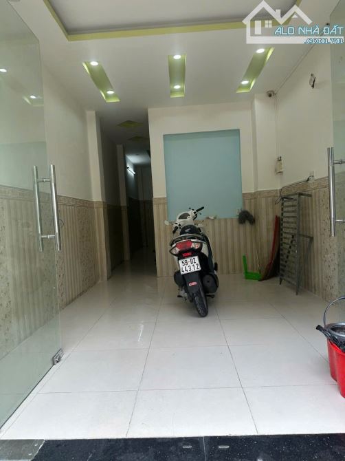 cho thuê nhà MT võ văn dũng 3,5x11 1 trệt 3 lầu vị trí siêu đẹp - 2