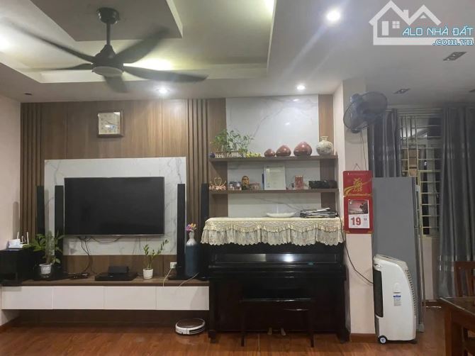 Bán Nhà Phố Khương Đình Lô Góc 62m x 5 Tầng MT 5.2 K/D Siêu Thị MN Giá 18 Tỷ Thanh Xuân - 2