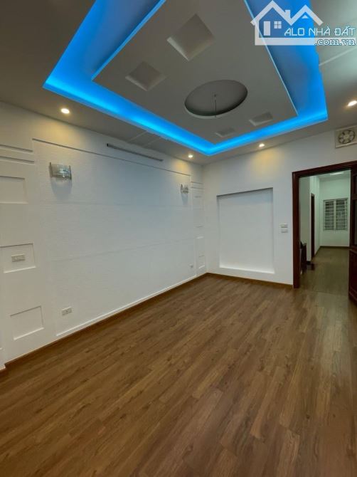BÁN NHÀ CẦU GIẤY - 50m RA Ô TÔ TRÁNH - LÔ GÓC - 45/50m2 - 5 TẦNG - 11.5 TỶ - 2
