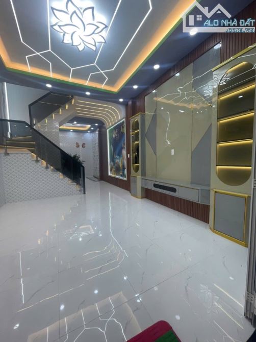 BÁN NHÀ TÊN LỬA 40m2 - 2Pn - SHR - KHU DÂN TRÍ - CHỈ 3 TỶ X - 2