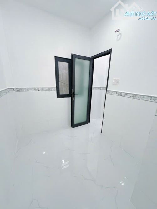 Nhà bán đường Đoàn Văn Bơ Quận 4 mới đẹp, chỉ kéo vali vào ở, giá cực rẻ - 2