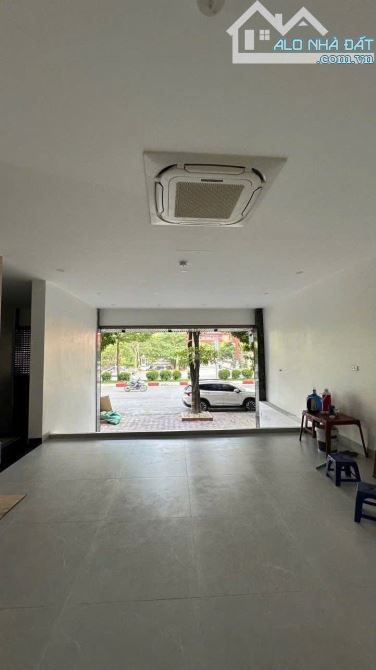 Cần cho thuê tòa nhà VĂN PHÒNG Dịch Vọng Hậu,  Cầu Giấy  CÓ PCCC90m x 7 tẩng nổi ++ 1 hầm - 2