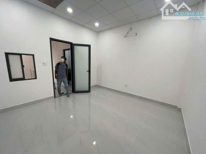 BÁN NHÀ KHU VIP ĐƯỜNG SỐ 2 TẤM Q4 VĨNH HỘI XE HƠI 8M DT 4*10 GIÁ 8TỈ 490 TL - 2