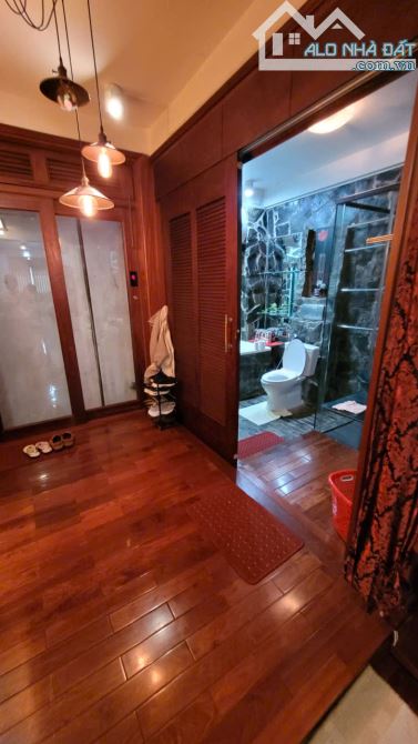 Bán Biệt thự ngay đường 3/2-Thành Thái,P.12,Q.10 - 10x22(3 tầng)_Gía: 42 tỷ TL - 2